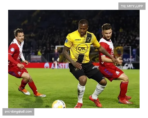 聚焦：打入职业生涯德甲首球后，奥格斯堡19岁小将跑向看台与患病母亲相拥